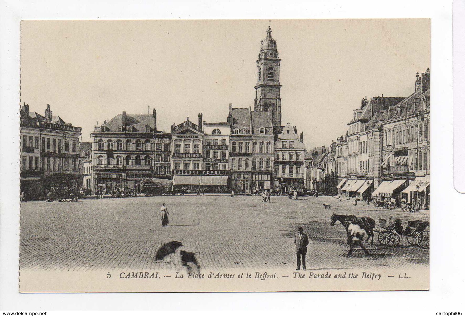 - CPA CAMBRAI (59) - La Place D'Armes Et Le Beffroi - Editions Lévy N° 5 - - Cambrai