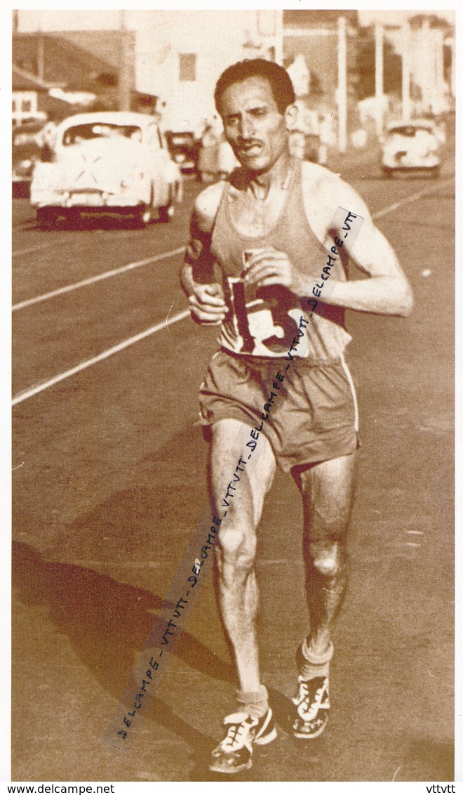 ATHLETISME : PHOTO (1956), JEUX OLYMPIQUES DE MELBOURNE (AUSTRALIE), ALAIN MIMOUN REMPORTE LE MARATHON (2 SCANS) - Collections