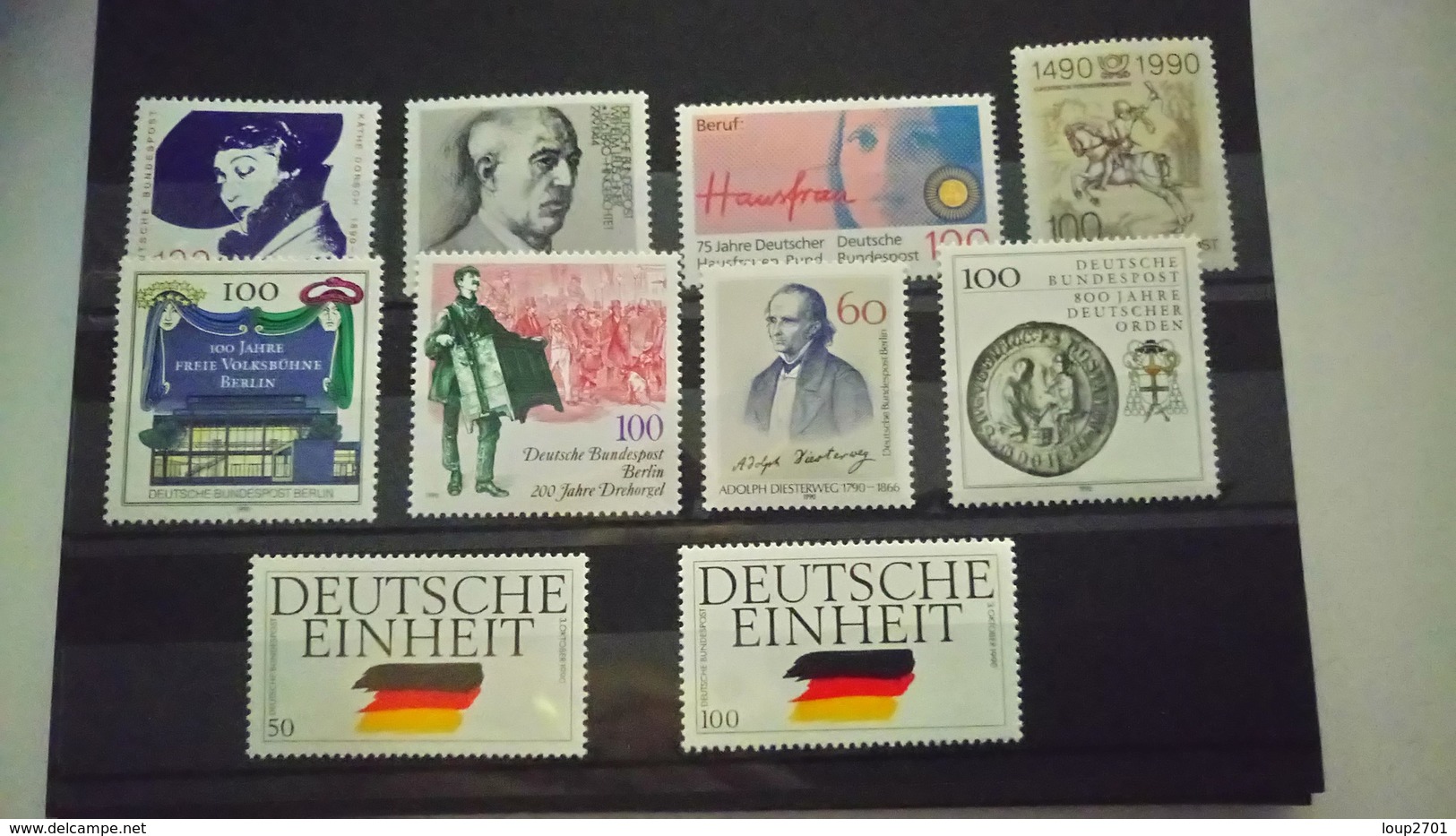 P102 LOT 68 PLAQUETTES TIMBRES MONDE NEUFS / OB  A TRIER COTE++ DÉPART 10€