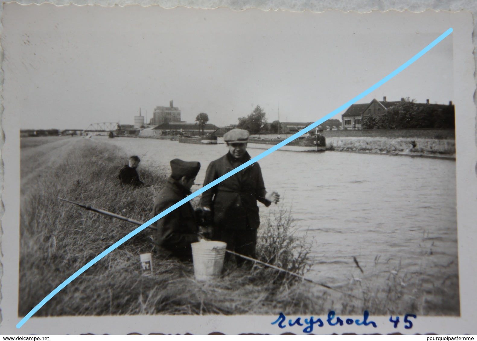 Photo RUYSBROECK Sint Pieters Leeuw Kanal Binnenscheepvaard Péniche Canal Bruxelles Charleroi 1945 Pêche Pêcheur - Lieux