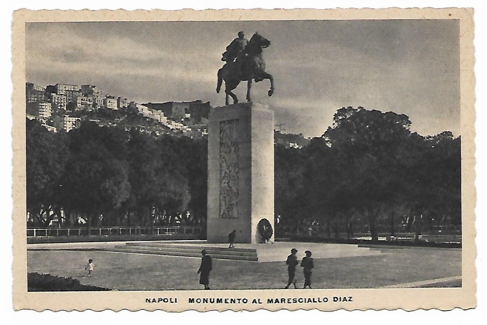 NAPOLI -  MONUMENTO AL MARESCIALLO DIAZ  - Animata - Napoli (Naples)