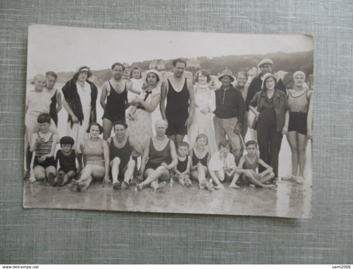 CPA PHOTO GROUPE PLAGE MAILLOTS DE BAIN - Photographs