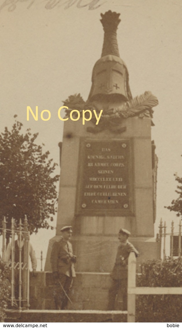 Saint Privat  Carte Photo 2 Officiers Allemands Devant Le Monument Du 12. Corps Saxon .. Tombés St Privat Guerre De 1870 - Autres & Non Classés