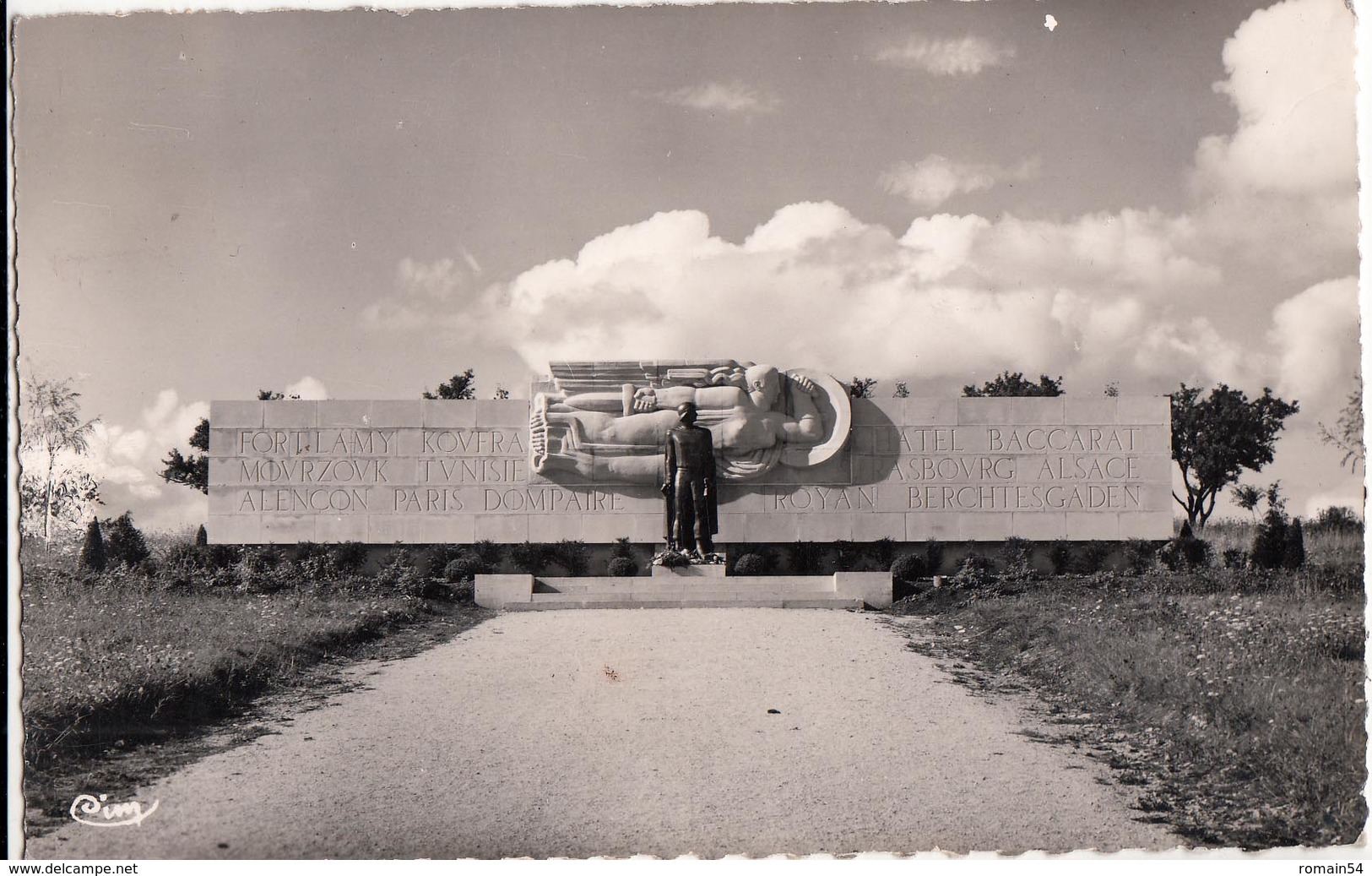 DOMPAIRE-LE MONUMENT ELEVE A LAMEREY A LA MEMOIRE DU GENERAL LECLERC - Dompaire