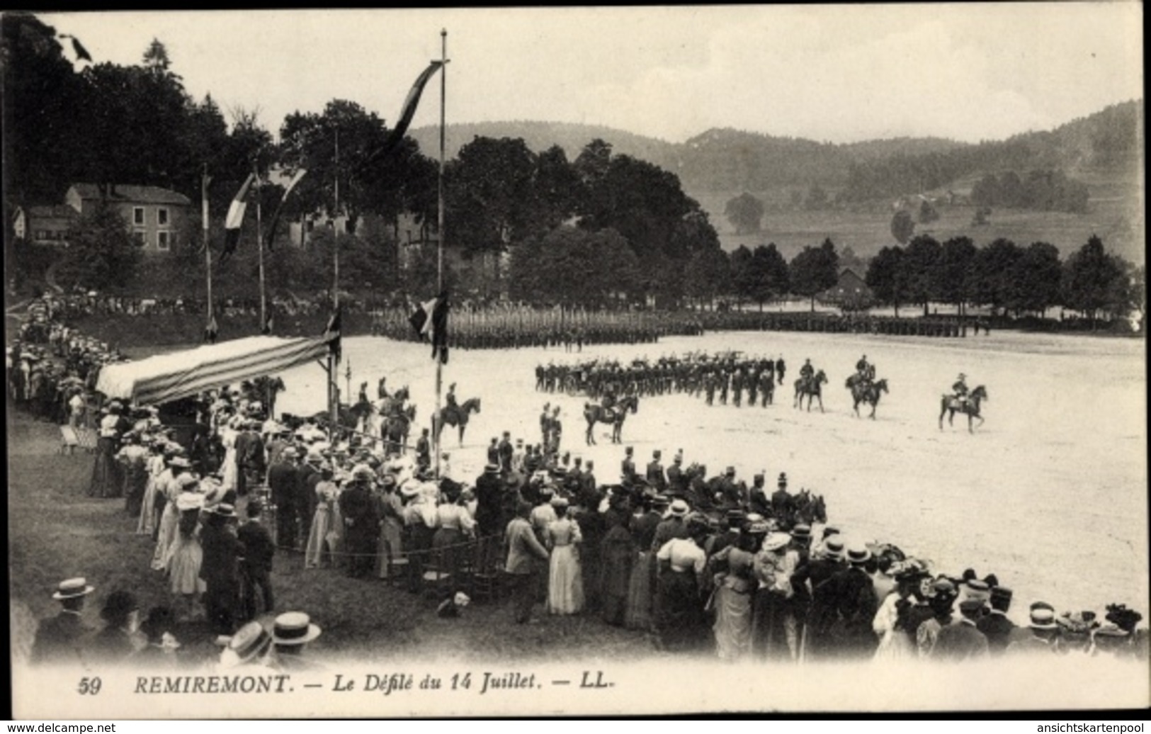 Cp Remiremont Lothringen Vosges, Le Defilé Du 14 Juillet - Autres & Non Classés