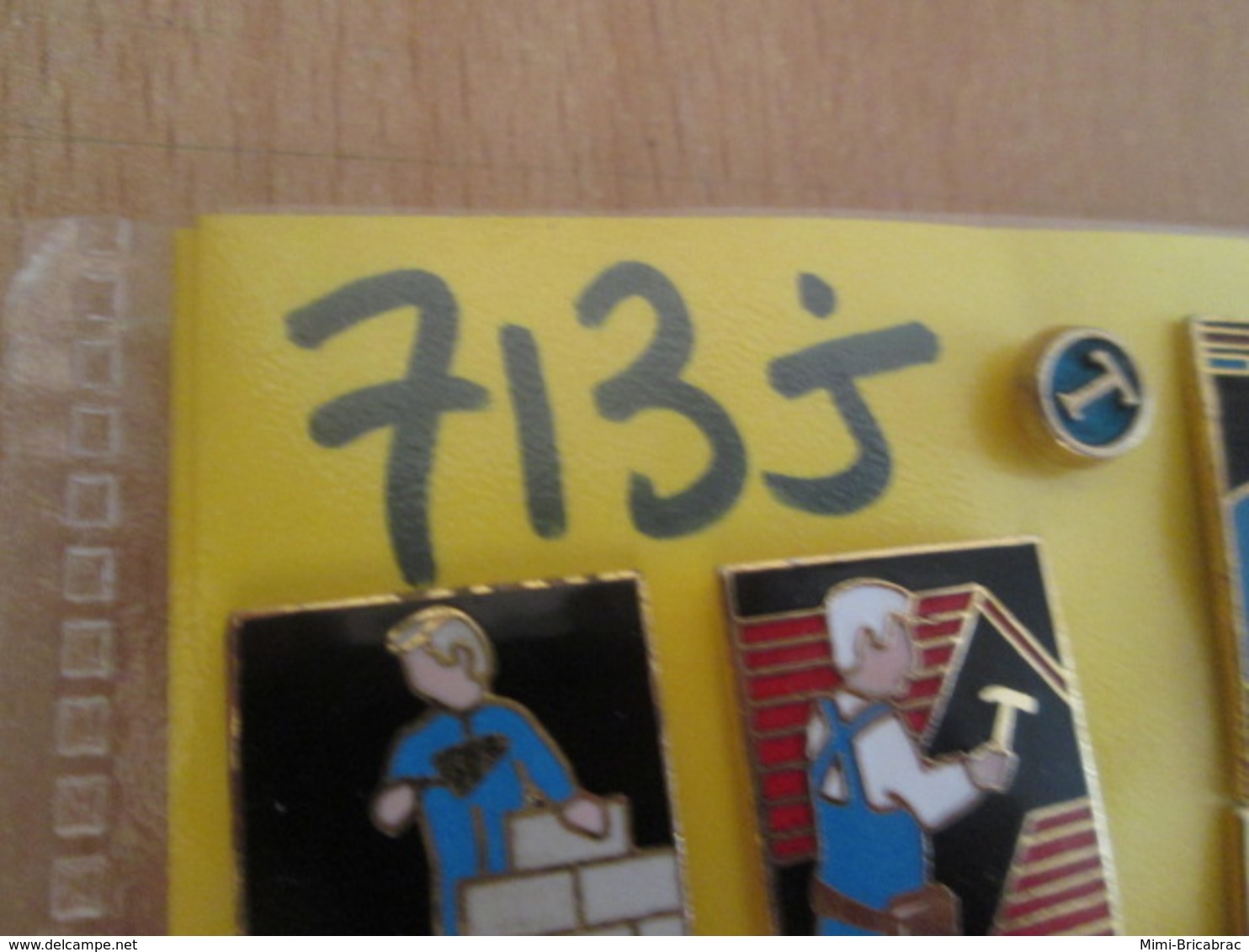 713J Pin's Pins / Beau Et Rare / THEME : ALIMENTATION / JOLIE FRAMBOISE OU MURE PAS MURE - Alimentation