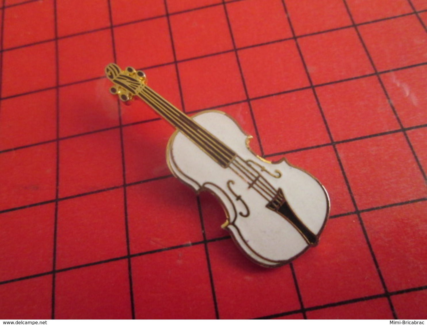 1418b Pin's Pins / Beau Et Rare / THEME : MUSIQUE / INSTRUMENT A CORDE VIOLON ALTO VIOLONCELLE - Musique