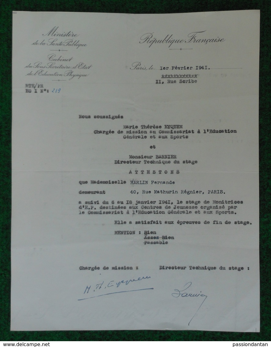 Attestation à Entête Du Sous-Secrétaire De L'Éducation Physique Datée De 1941 - Diplômes & Bulletins Scolaires