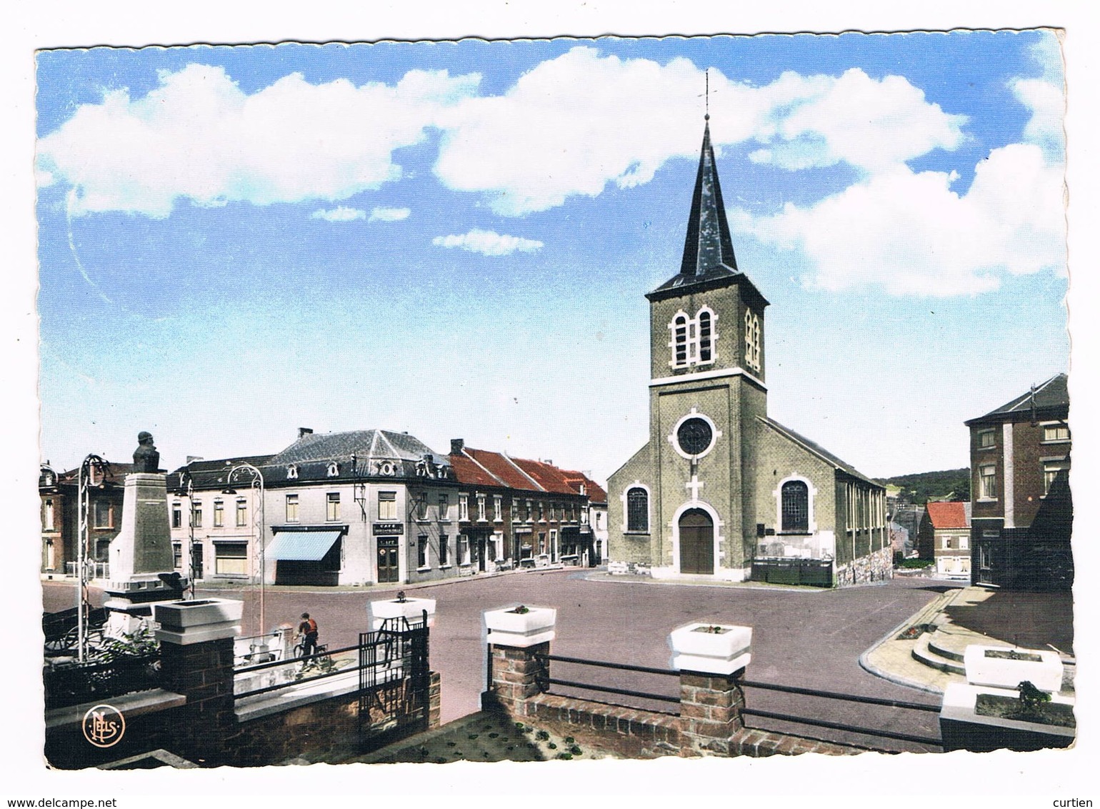 FALISOLLE  Belgique . Place Albert 1er Avec Monument Et église . Colorisée .voir Dos . - Andere & Zonder Classificatie