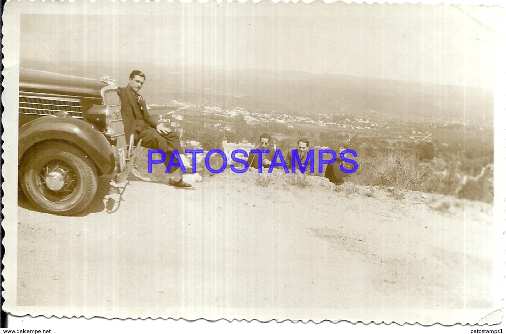 112766 AUTOMOBILE OLD CAR AUTO AND MAN'S BREAK PHOTO NO POSTAL POSTCARD - Otros & Sin Clasificación