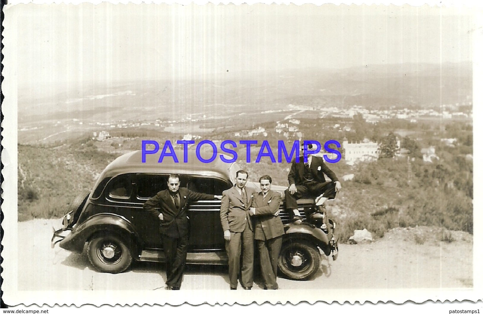 112767 AUTOMOBILE CORDOBA OLD CAR AUTO SEDAN AND MAN'S YEAR 1934 PHOTO NO POSTAL POSTCARD - Autres & Non Classés