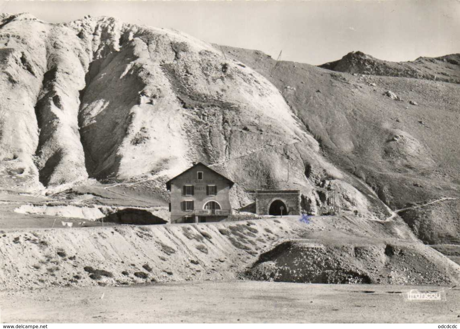 CPSM Grand Format Col Du Galibier (2556m) Le Chalet Et Le Tunnel RV Timbre 12F Beau Cachet Hexagonal Col Du Galibier - Other & Unclassified