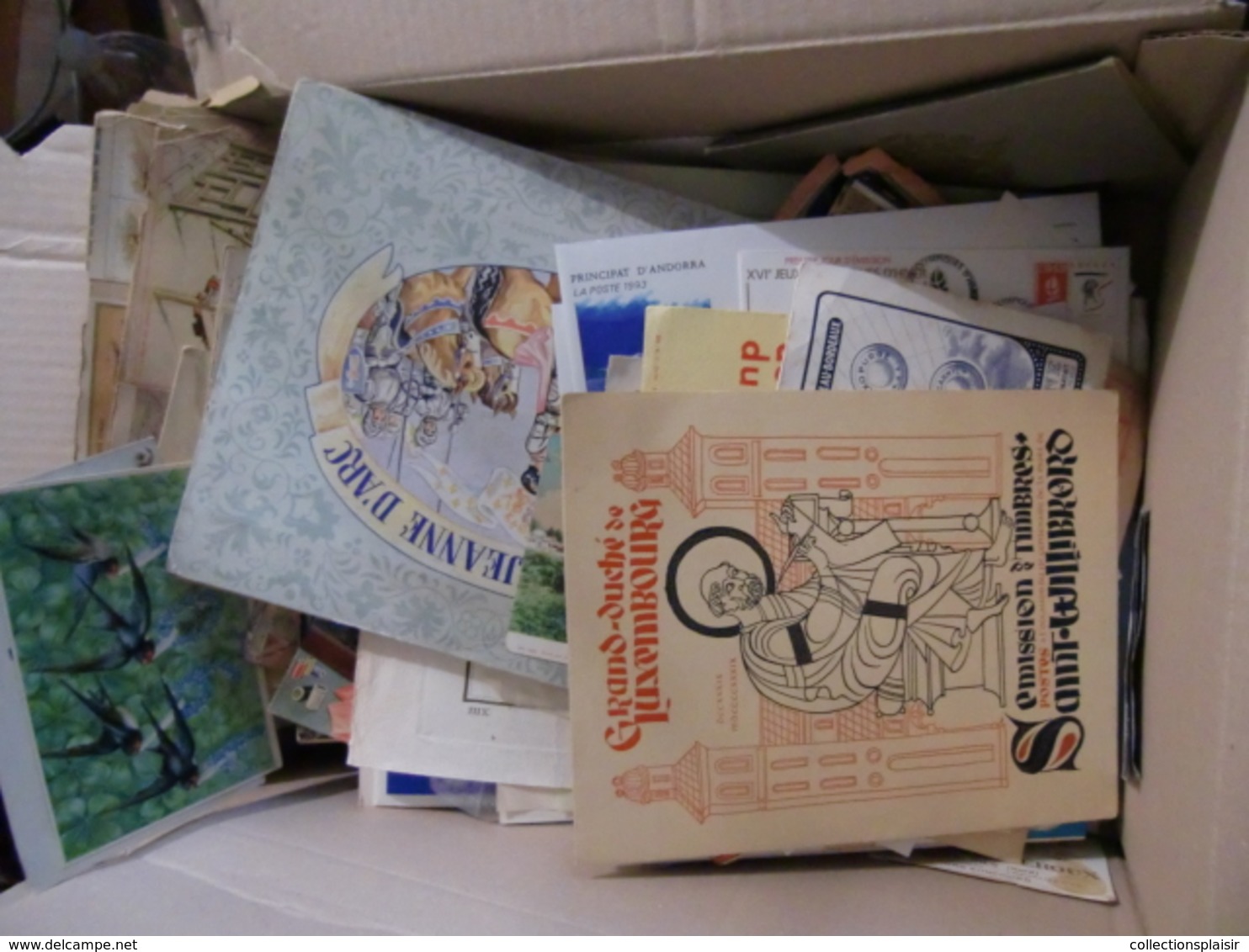 LIQUIDATION UN GROS CARTON AVEC MELI MELO DE + 220 CHROMOS CPA LETTRES VIEUX PAPIERS ETIQUETTES VIN ETC.... - Collections