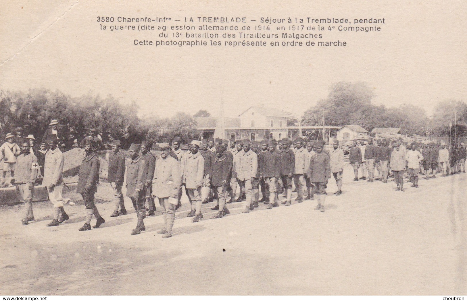 17. LA TREMBLADE. CPA. LES TIRAILLEURS MALGACHES EN 1917. EN ORDRE DE MARCHE - Guerre 1914-18