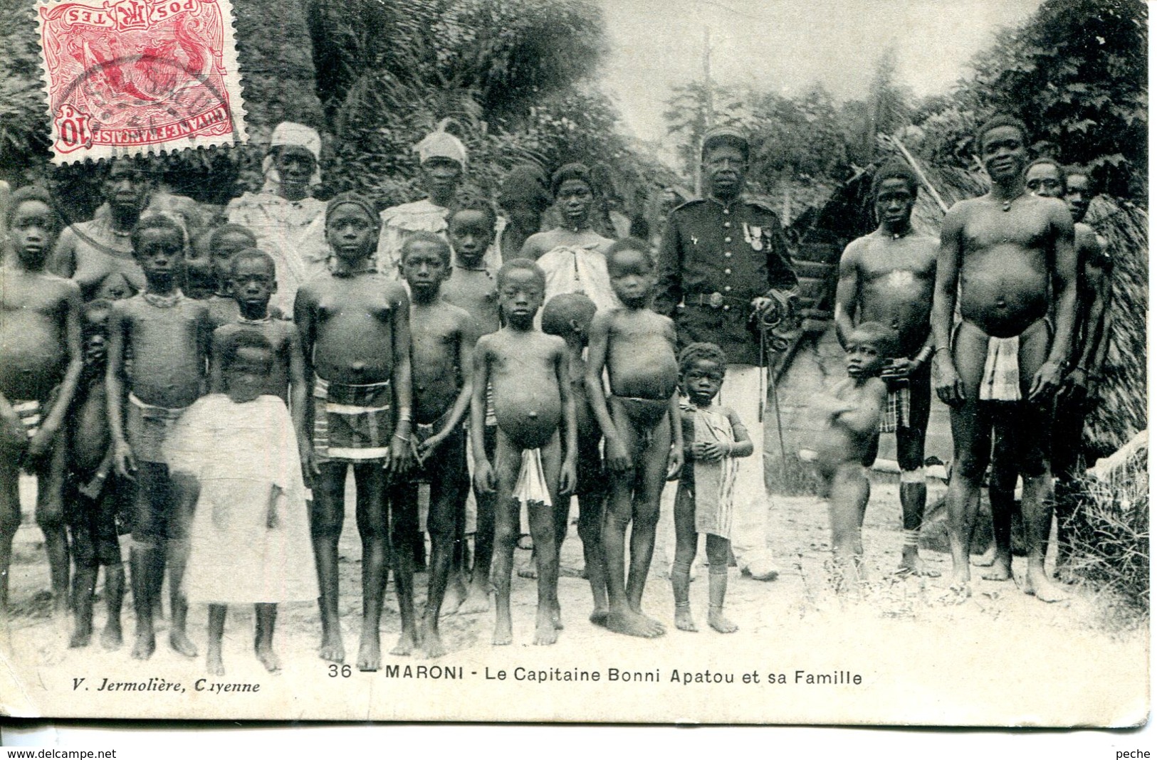 N°72955 -cpa Guyane -Maroni -le Capitaine Bonni A Patou Et Sa Famille- - Autres & Non Classés