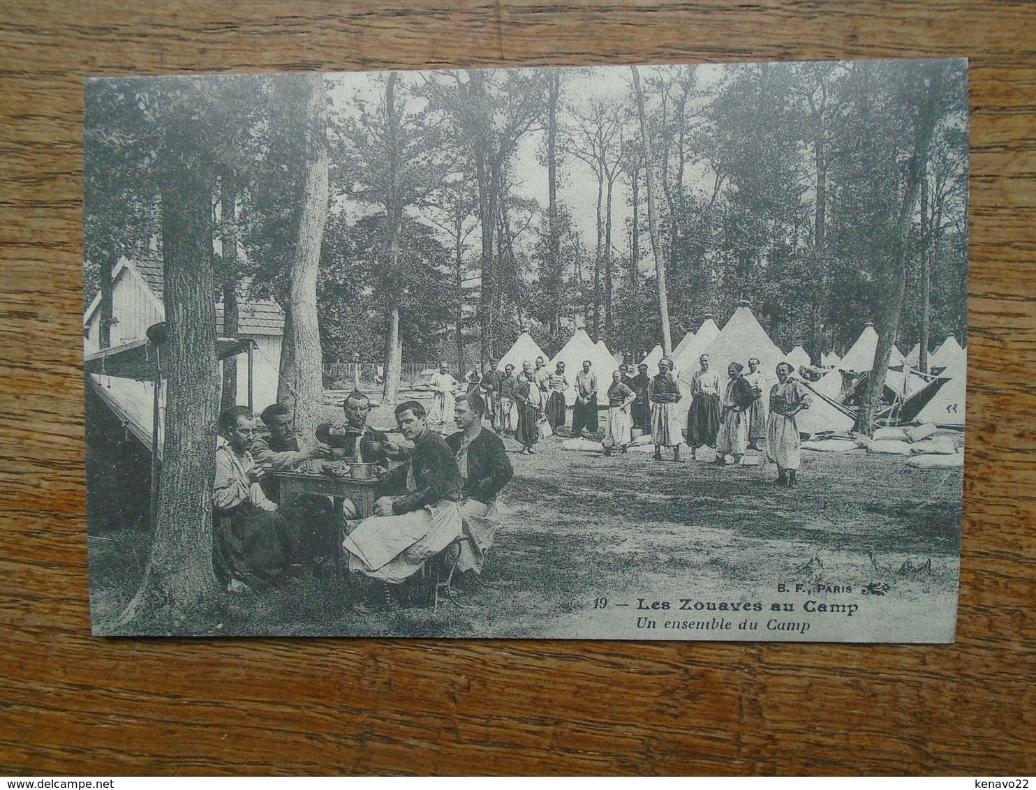 édition Cartes D'autrefois " Les Zouaves Au Camp , Un Ensemble Du Camp "" Zouaves De 1914 "" - Régiments