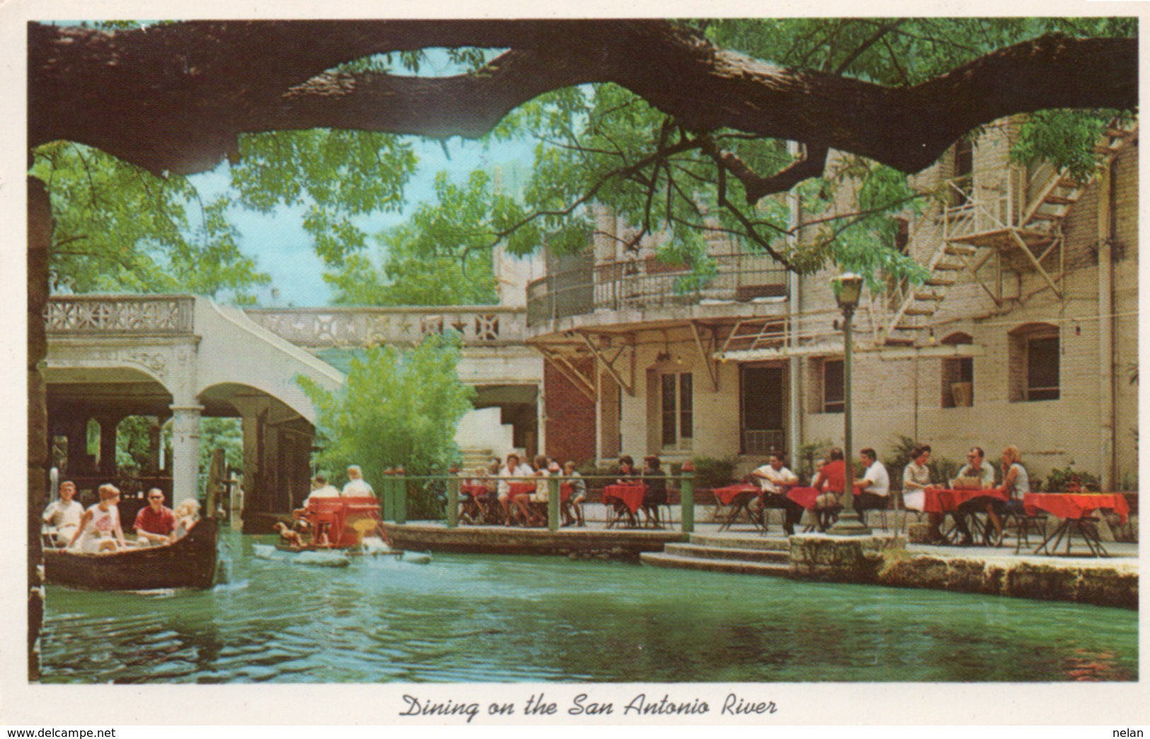 DINING AND BOATING ON THE SAN ANTONIO RIVER - San Antonio