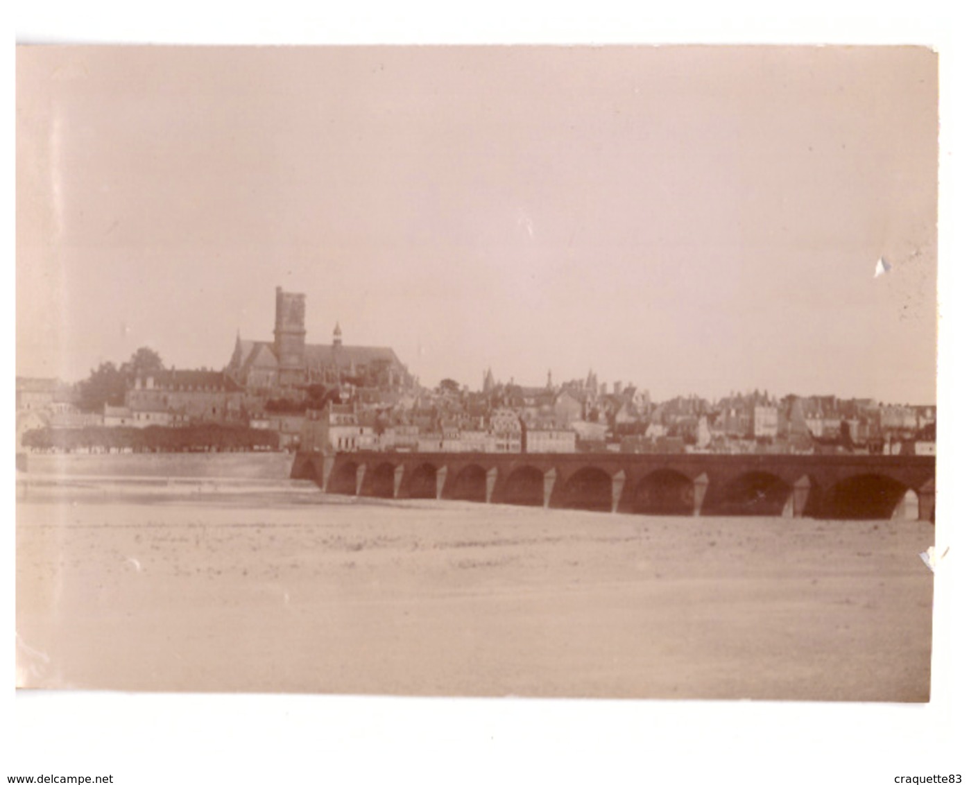 NEVERS       VUE  SUR LA VILLE VUE DU FLEUVE  BELLE PHOTO SEPIA - Lieux