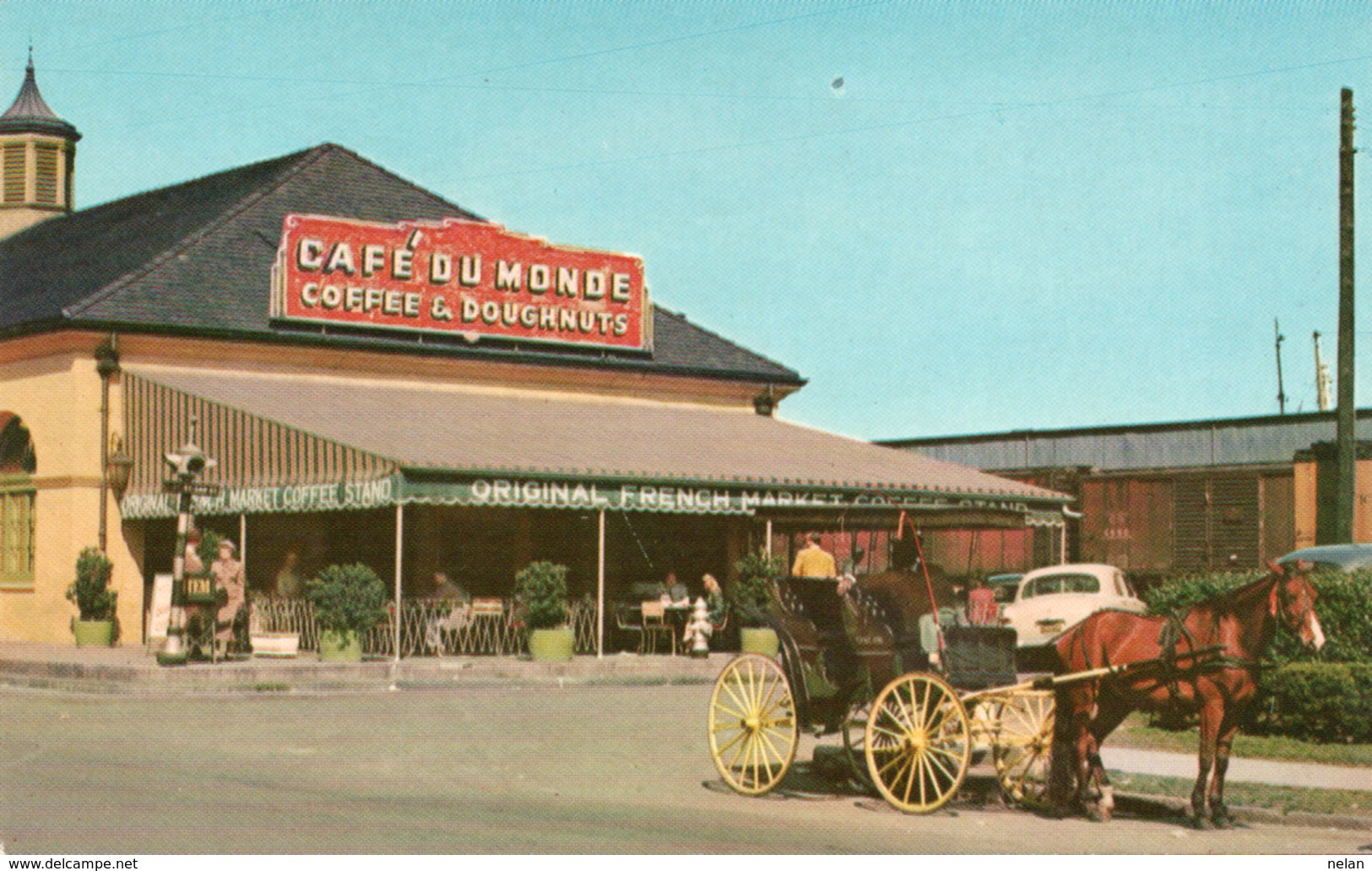 THE CAFE DU MONDE - New Orleans