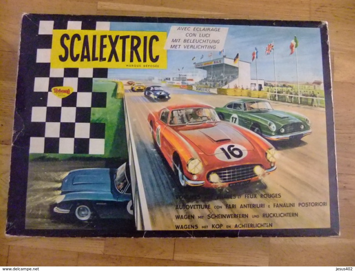 SCALEXTRIC Exin  60  Ancien Coffret Complet ASTON MARTIN MM / C 68 Bleu FERRARI 250 MM / C 69 Rouge - Echelle 1:32