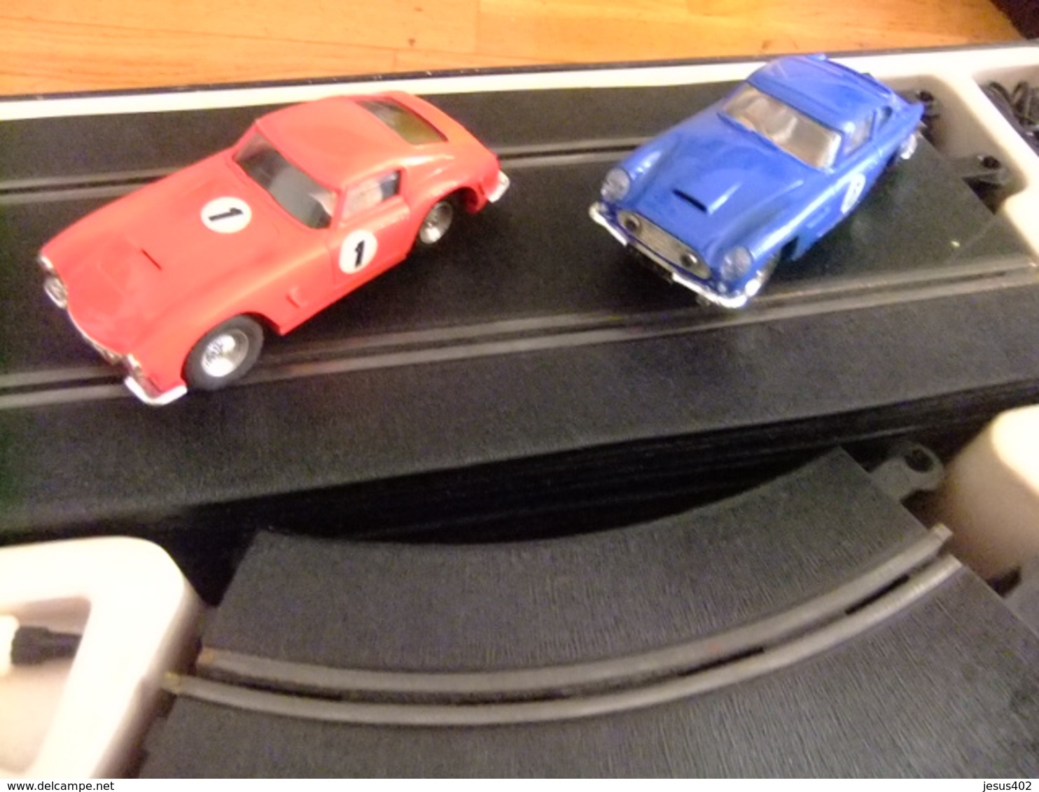 SCALEXTRIC exin  60  ancien coffret complet ASTON MARTIN MM / C 68 bleu FERRARI 250 MM / C 69 rouge