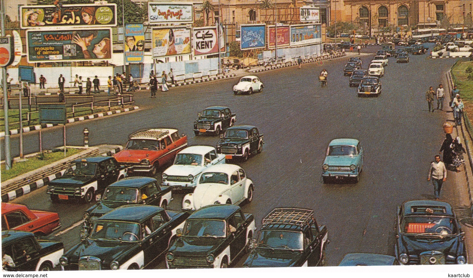 Cairo: NASR-FIAT 1100, MERCEDES W110 TAXI, DODGE SIERRA STATIONWAGON '57, VW 1200 KÄFER/COX, 'PHILIPS' NEON - Tahrir - Toerisme