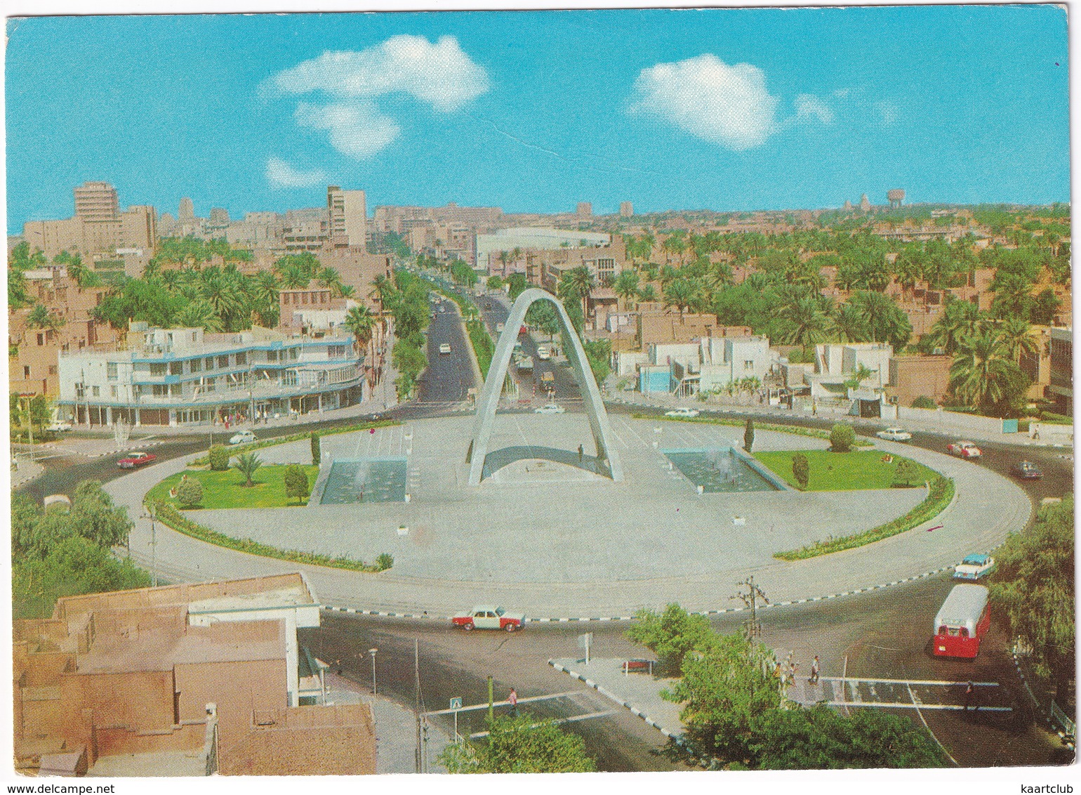 Bagdad: OLDTIMER AUTOBUS, TAXI'S, VOITURES/CARS - Le Monument Au Soldat Inconnu / Unknown Soldier Monument, Baghdad - Toerisme