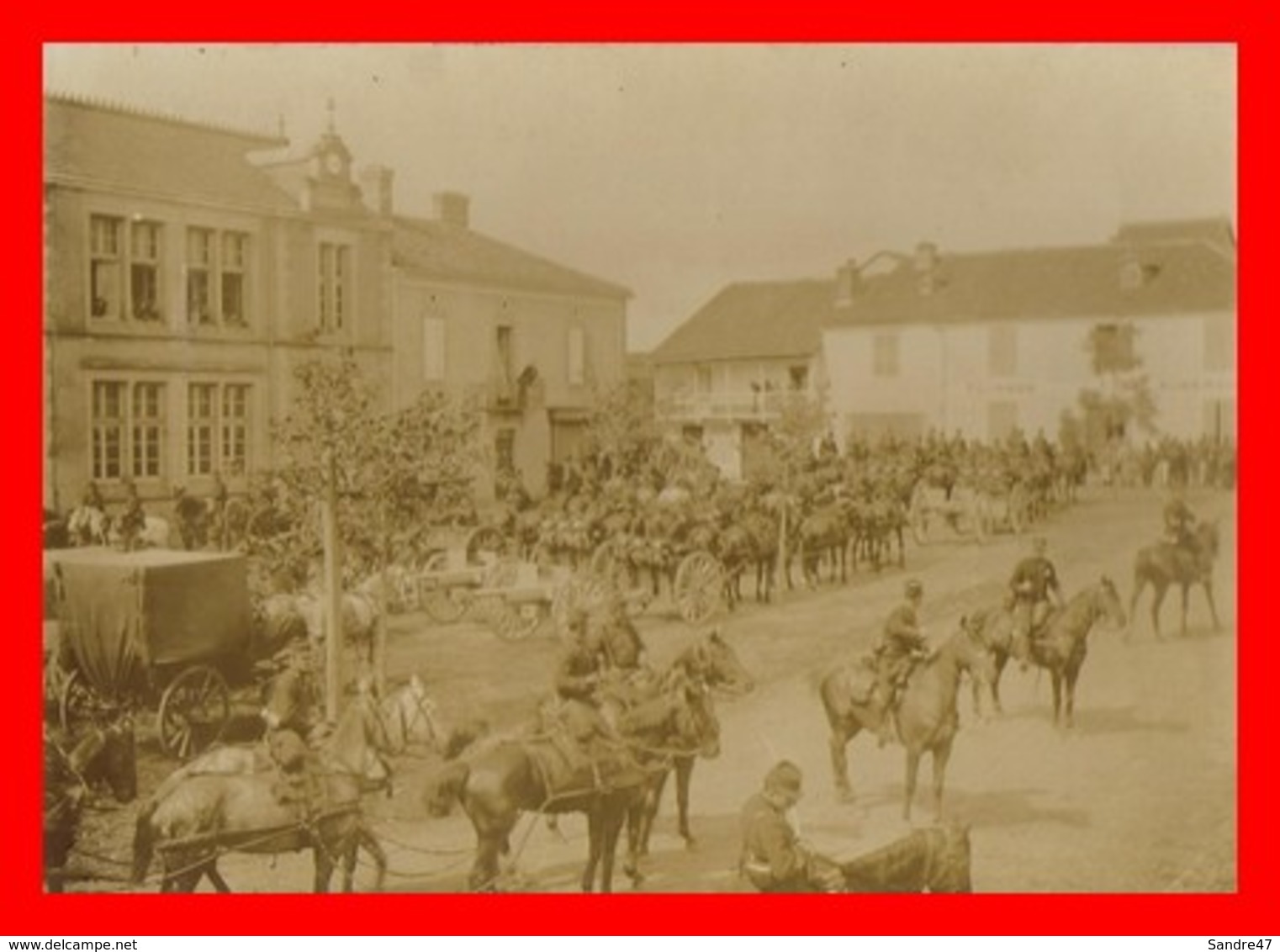 CPA  MILITARIA. A Identifier. Régiment D'artillerie Passant à TOURNON ??...G939 - To Identify