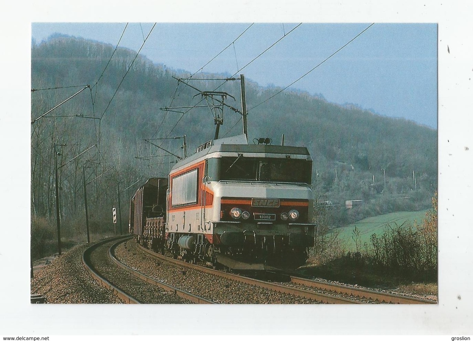 LA BB 15062 ET UN LONG TRAIN DE MARCHANDISES EN DIRECTION DE L'EST S'INSCRIVENT DANS LA COURBE DE PISSELOUP HAUTE MARNE - Other & Unclassified