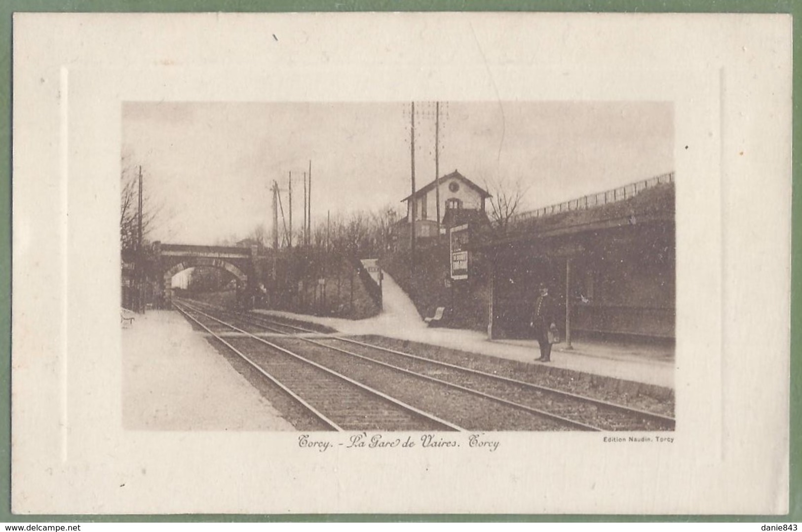 CPA Vue Très Rare - SEINE ET MARNE - TORCY - LA GARE DE VAIRES-TORCY - Animation, Le Chef De Gare (?) - édition Naudin - Torcy