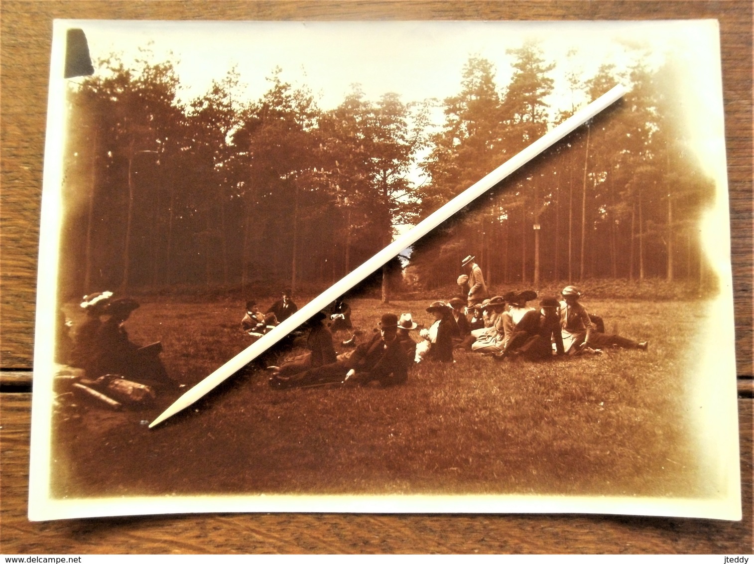 2 Stuks OUDE Foto's Van Personen Begin 1900 In De Natuur - Personnes Anonymes