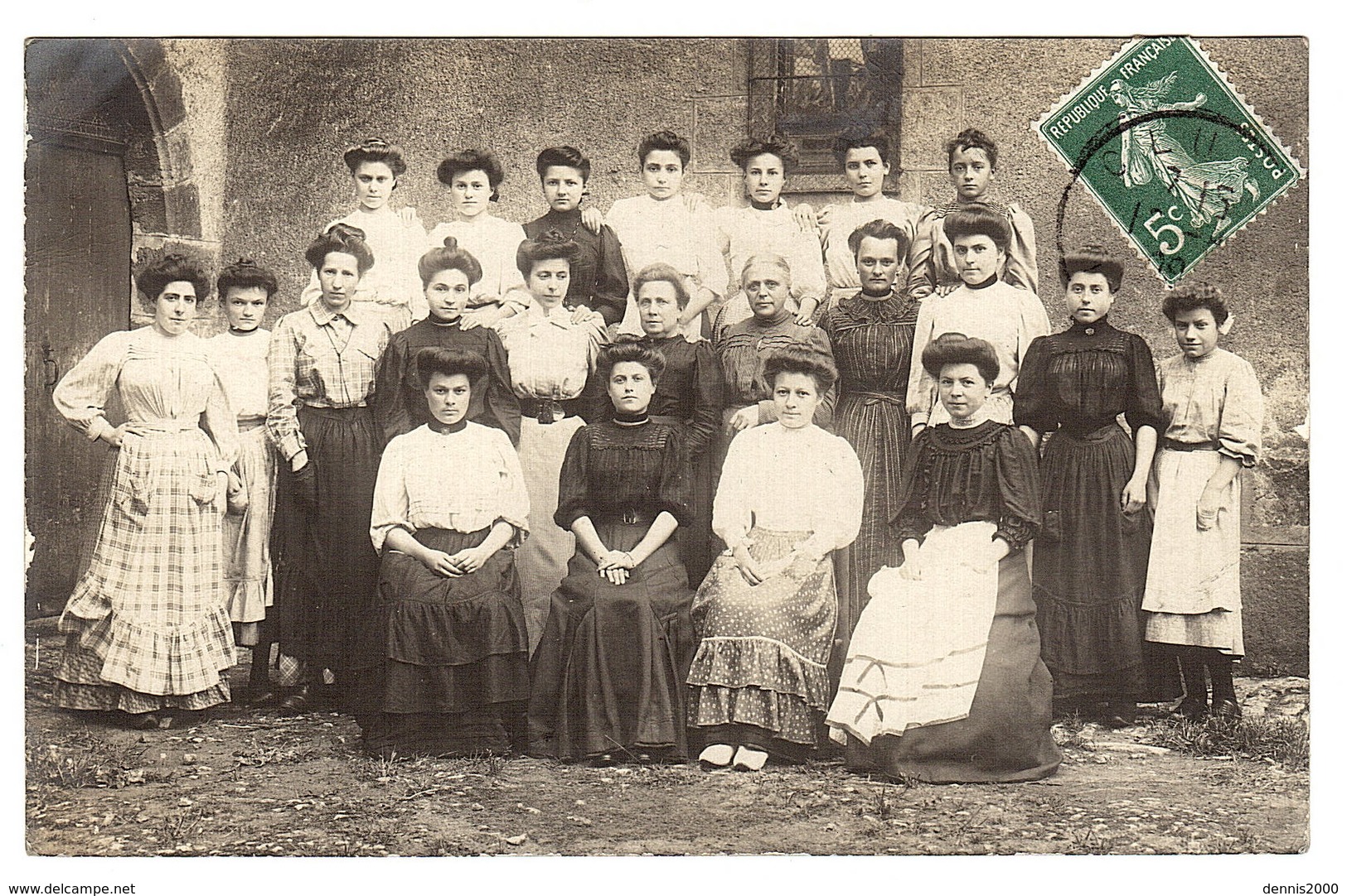 Supposé CLUIS (36) - CARTE PHOTO - GROUPE DE FEMMES - Autres & Non Classés