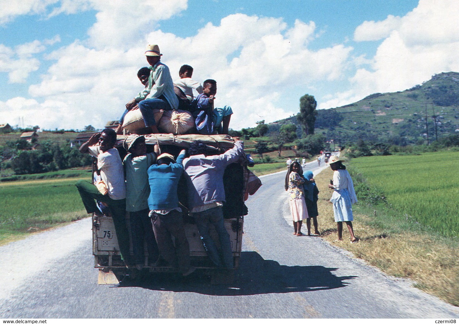 Madagascar - Postcard - Carte Postale - Madagascar (1960-...)