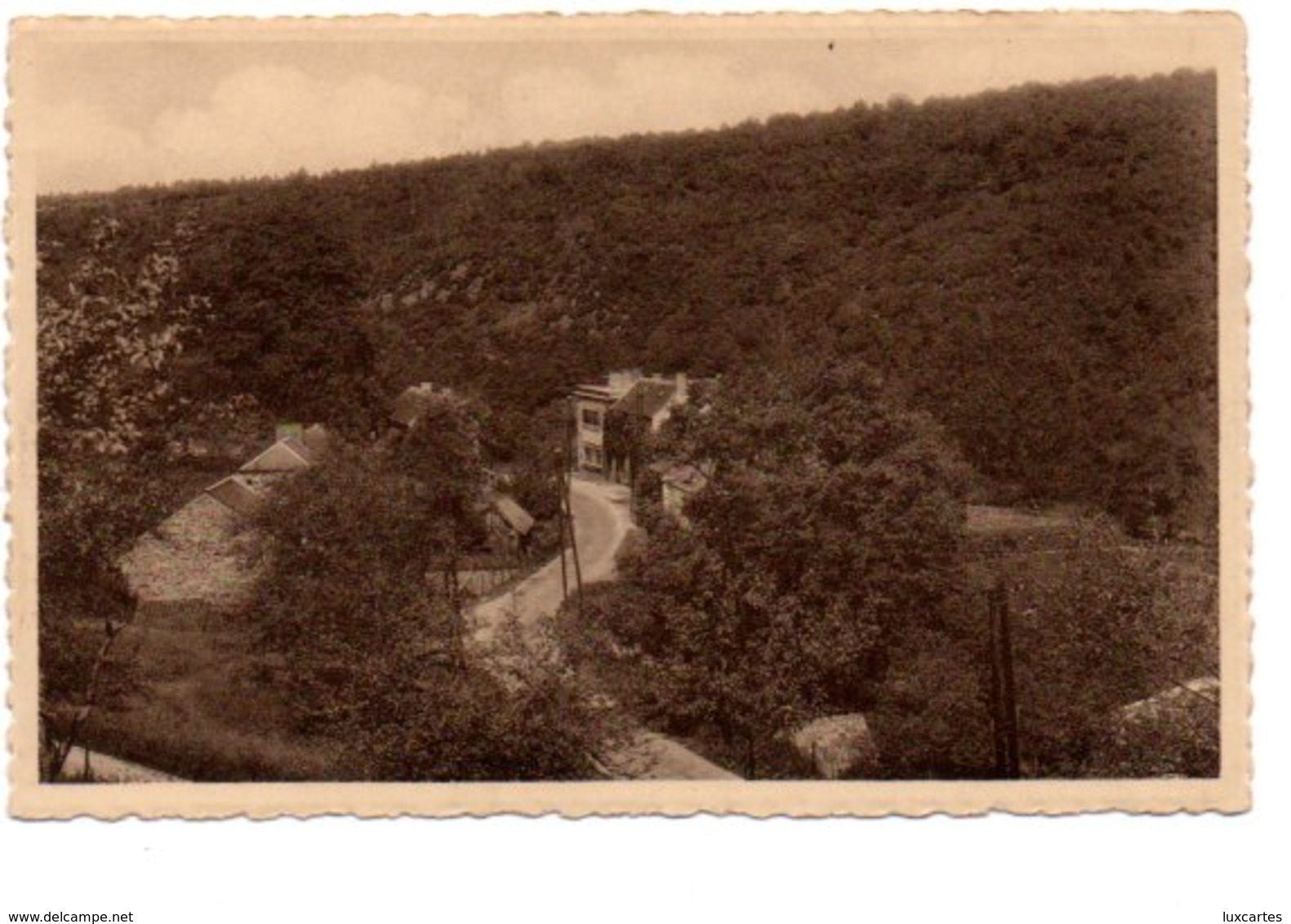 LUSTIN S/MEUSE. MAISON DE VACANCES DES U C J G DE BELGIQUE. - Autres & Non Classés