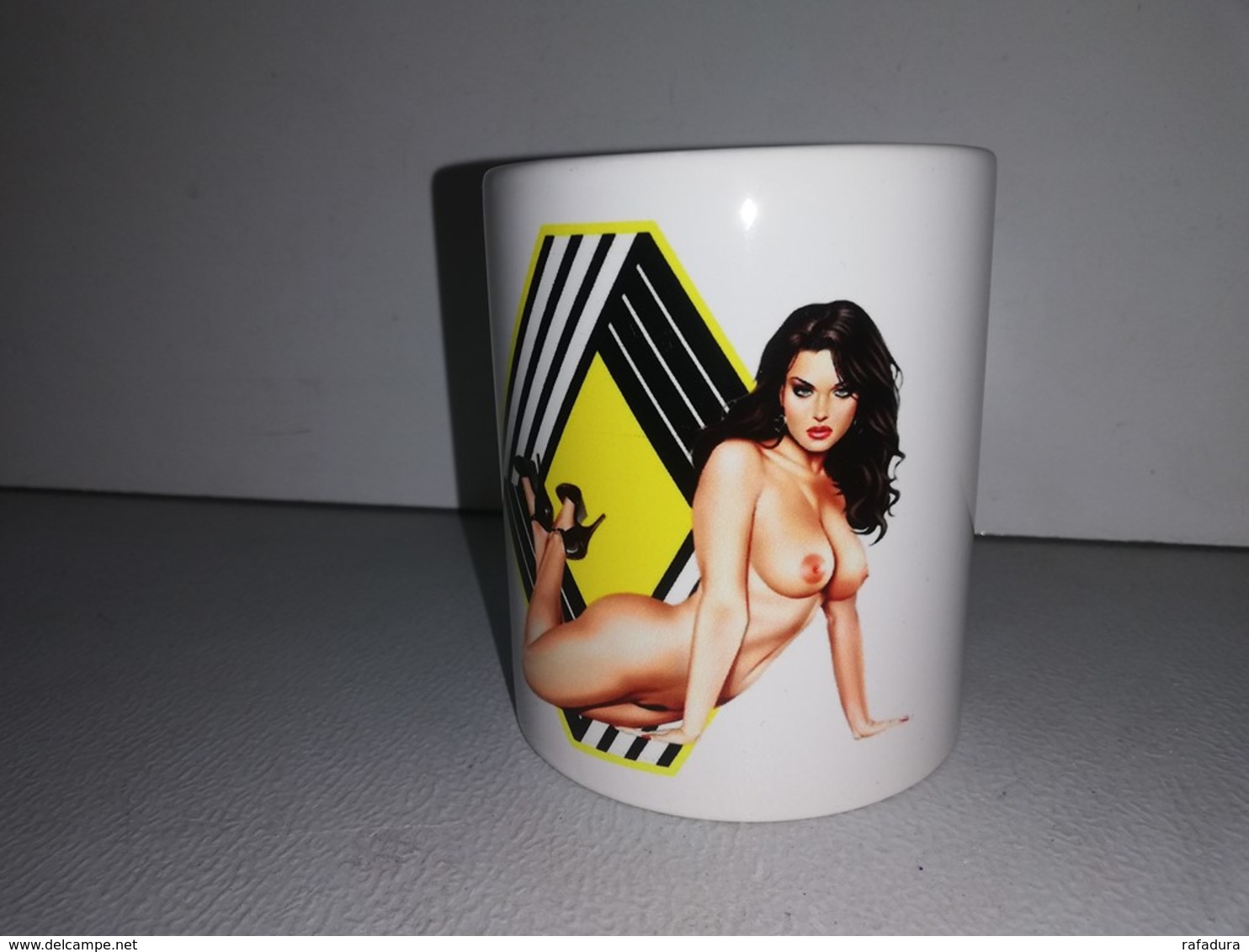 RENAULT LOSANGE PIN UP NUE R5 ALPINE A110 R11 4L TASSE Ceramique MUG COFFEE NOEL - Vehicles