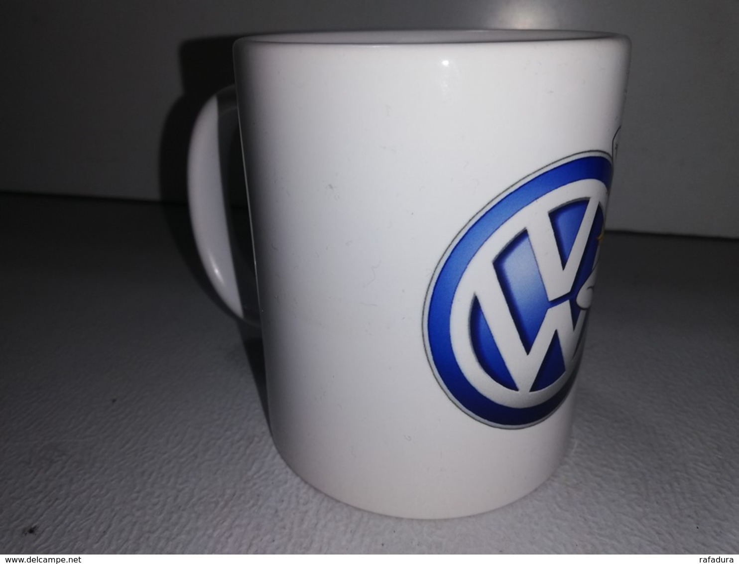 VOLKSWAGEN PIN UP COMBINAISON VW GOLF COX 1303 TASSE Ceramique MUG COFFEE NOEL - Véhicules