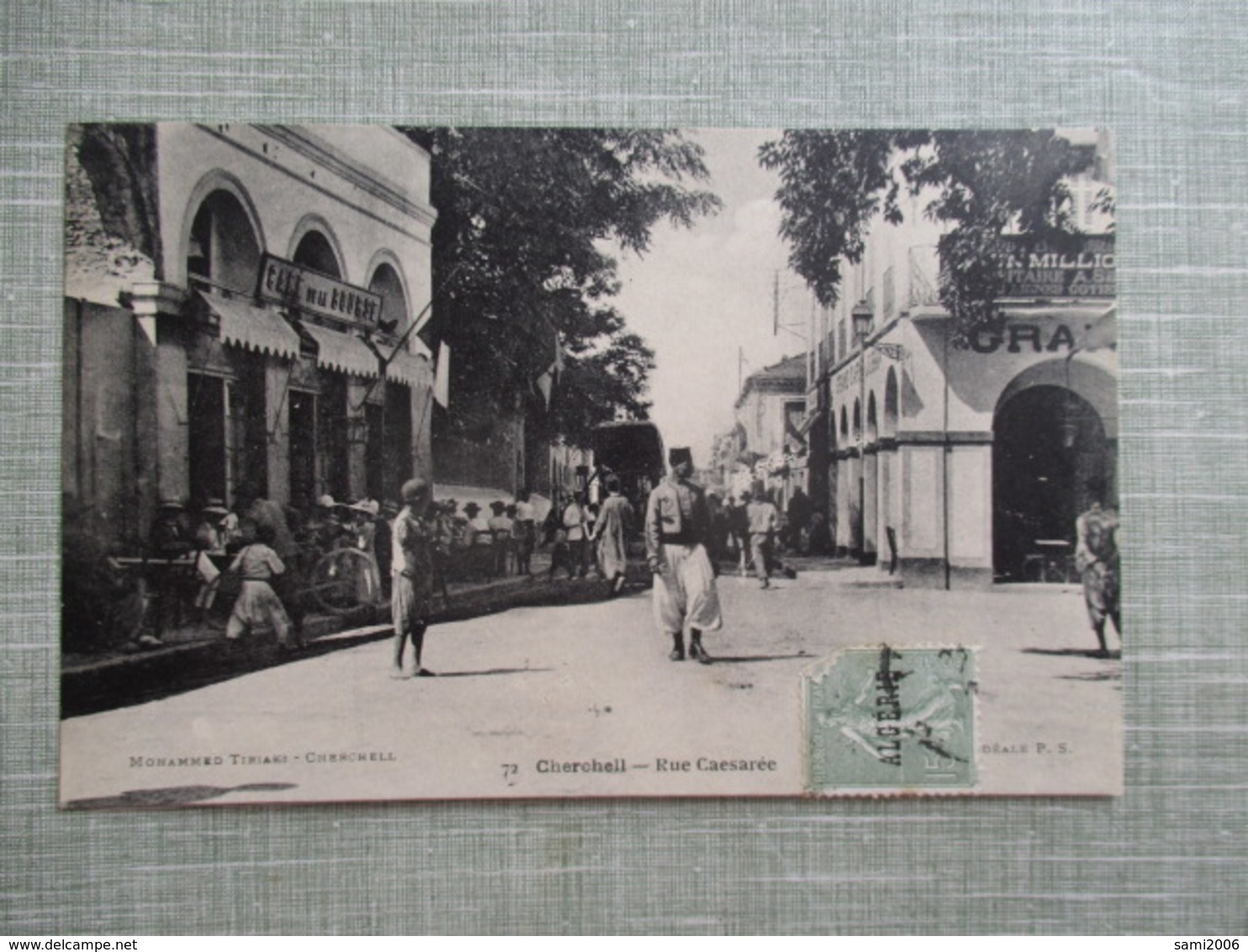 CPA ALGERIE CHERCHELL RUE CAESAREE ANIMEE ZOUAVE - Autres & Non Classés