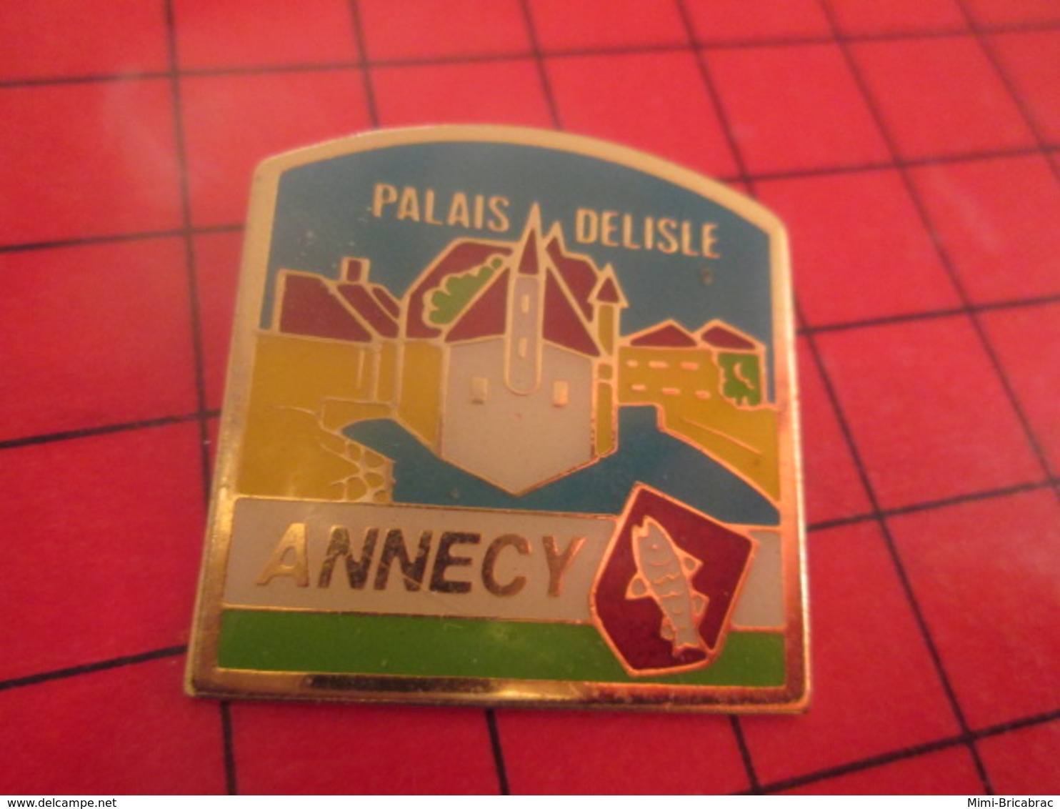 513F Pin's Pins / Beau Et Rare / THEME : VILLES / ANNECY PALAIS DELISLE Et La Braderie Alors ? - Villes