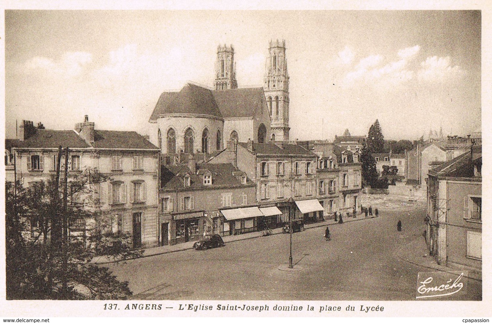 Angers - 49 -L'Eglise Saint-Joseph Domine La Place Du Lycée -Commerces Boulangerie-Paypal Sans Frais - Angers