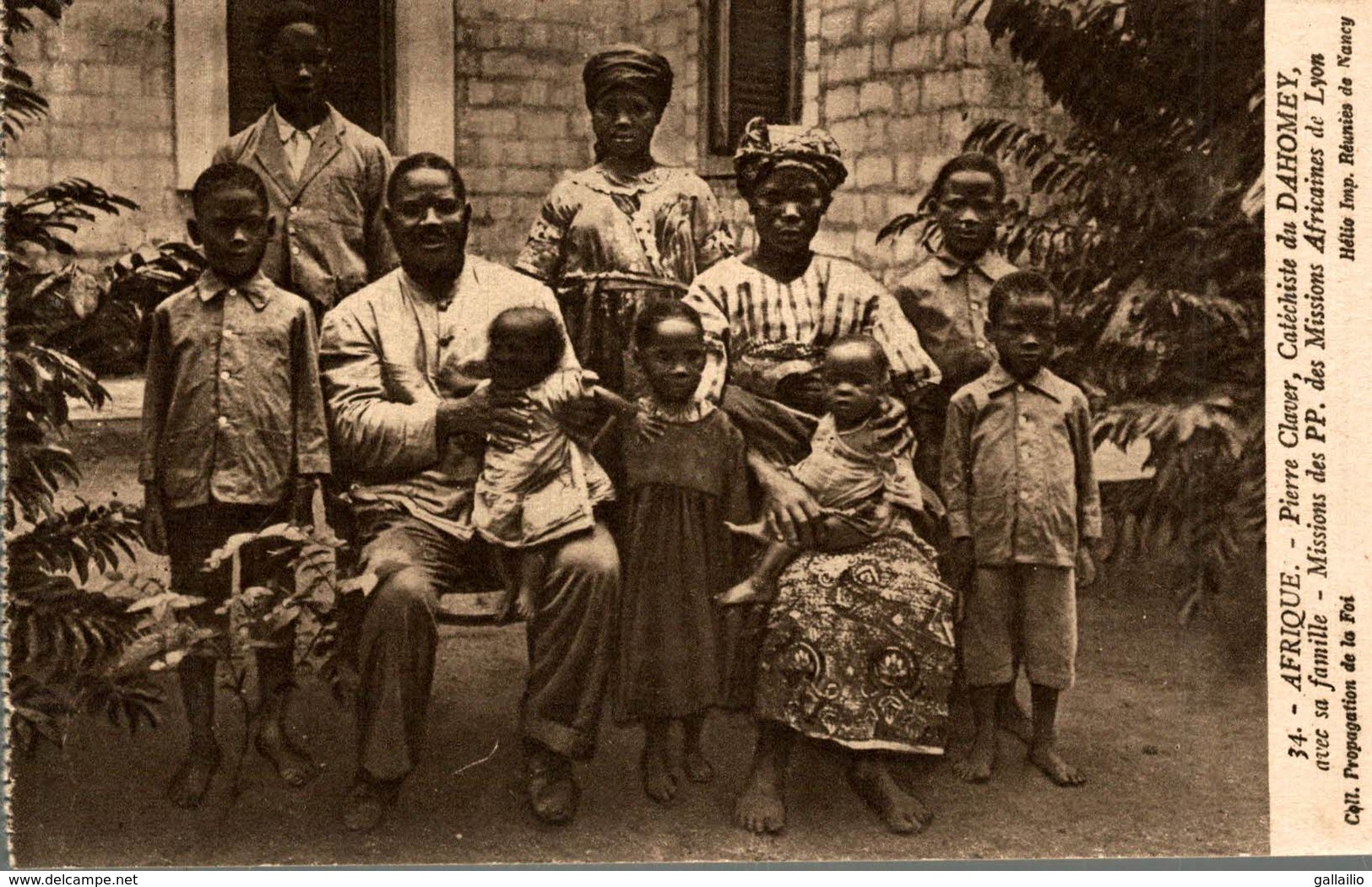 PIERRE CLAVER CATECHISTE DU DAHOMEY AVEC SA FAMILLE MISSIONS AFRICAINES DE LYON - Dahomey