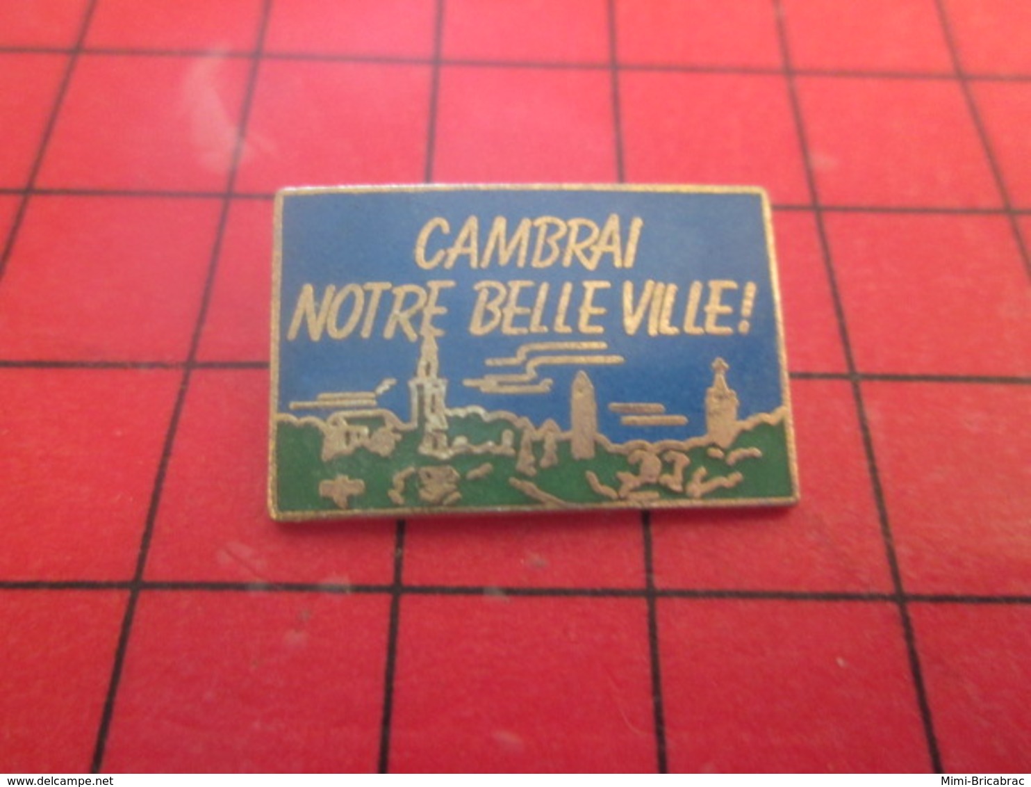 1012b Pin's Pins / Beau Et Rare / THEME : VILLES / CAMBRAI NOTRE BELLE VILLE Bravo Les Créatifs !! - Villes