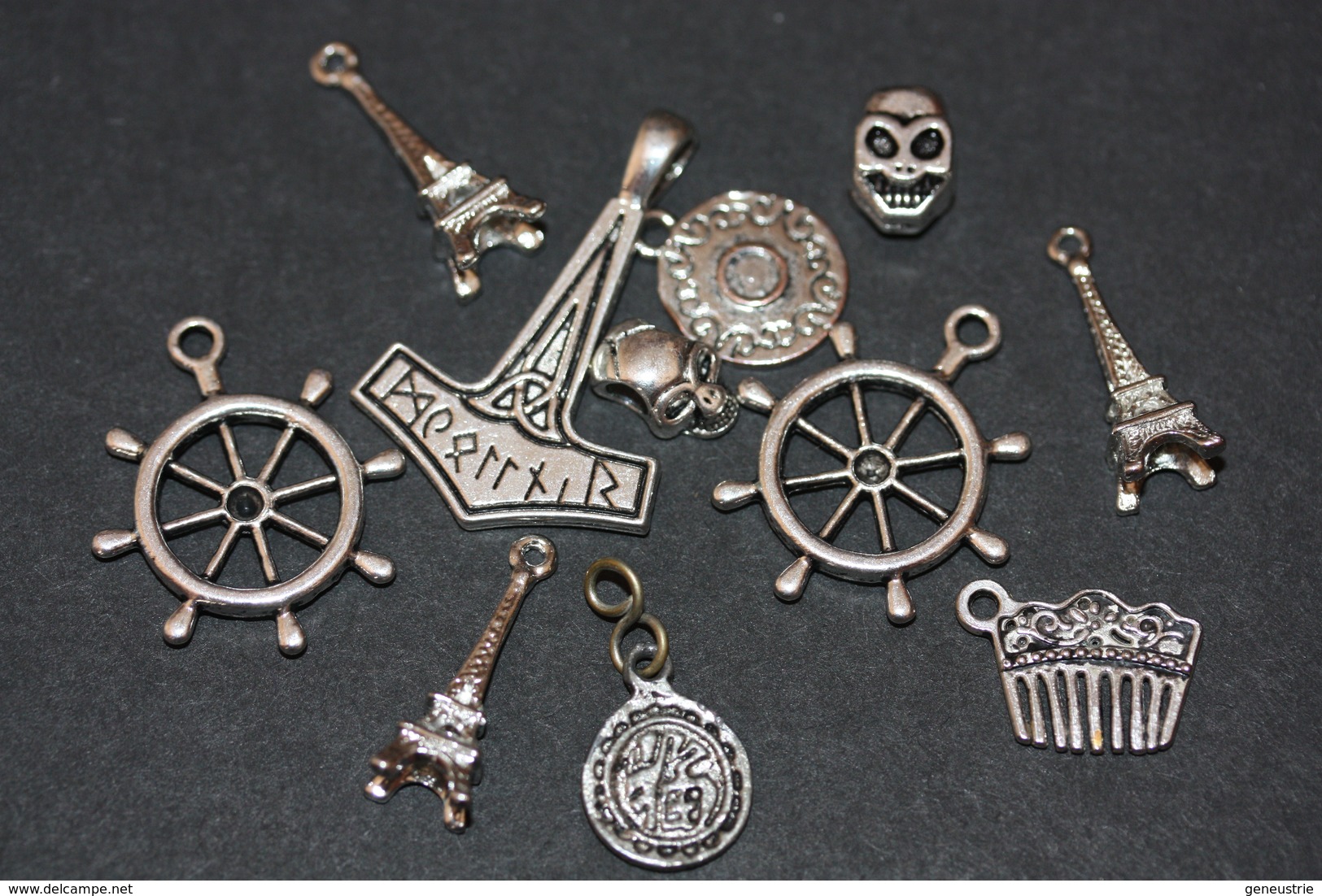 Lot De Charms Pendentifs Pour Bijouterie Fantaisie (Barre De Bateau, Marteau De Thor, Tour Eiffel, Skull, ...) - Pendentifs