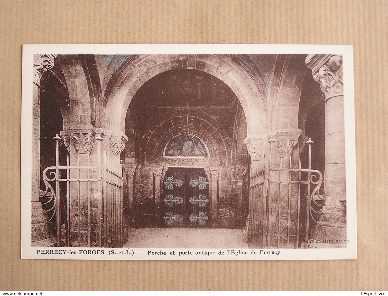 PERRECY LES FORGES Porche Et Porte Antique De L'Eglise  Département Saône Et Loire 71 France Carte Postale France - Autres & Non Classés