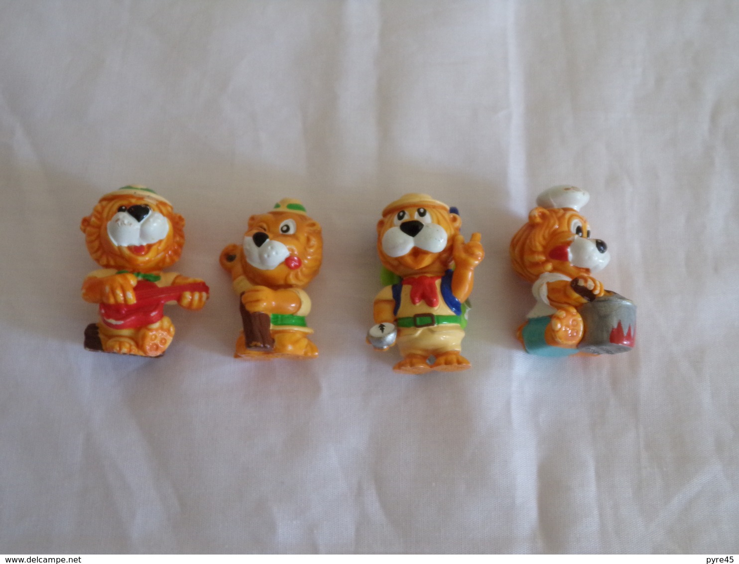 Figurines ( 4 ) Kinder " Famille Lion " - Autres & Non Classés