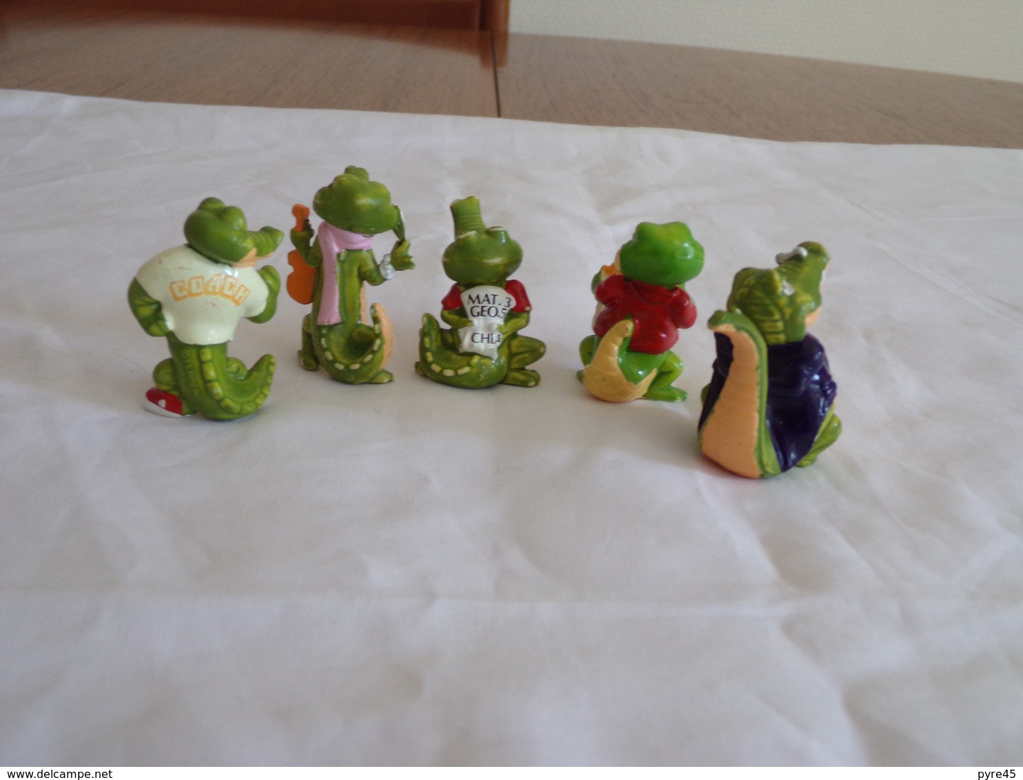 Figurines ( 5 ) Kinder " Famille Crocodile  " - Autres & Non Classés