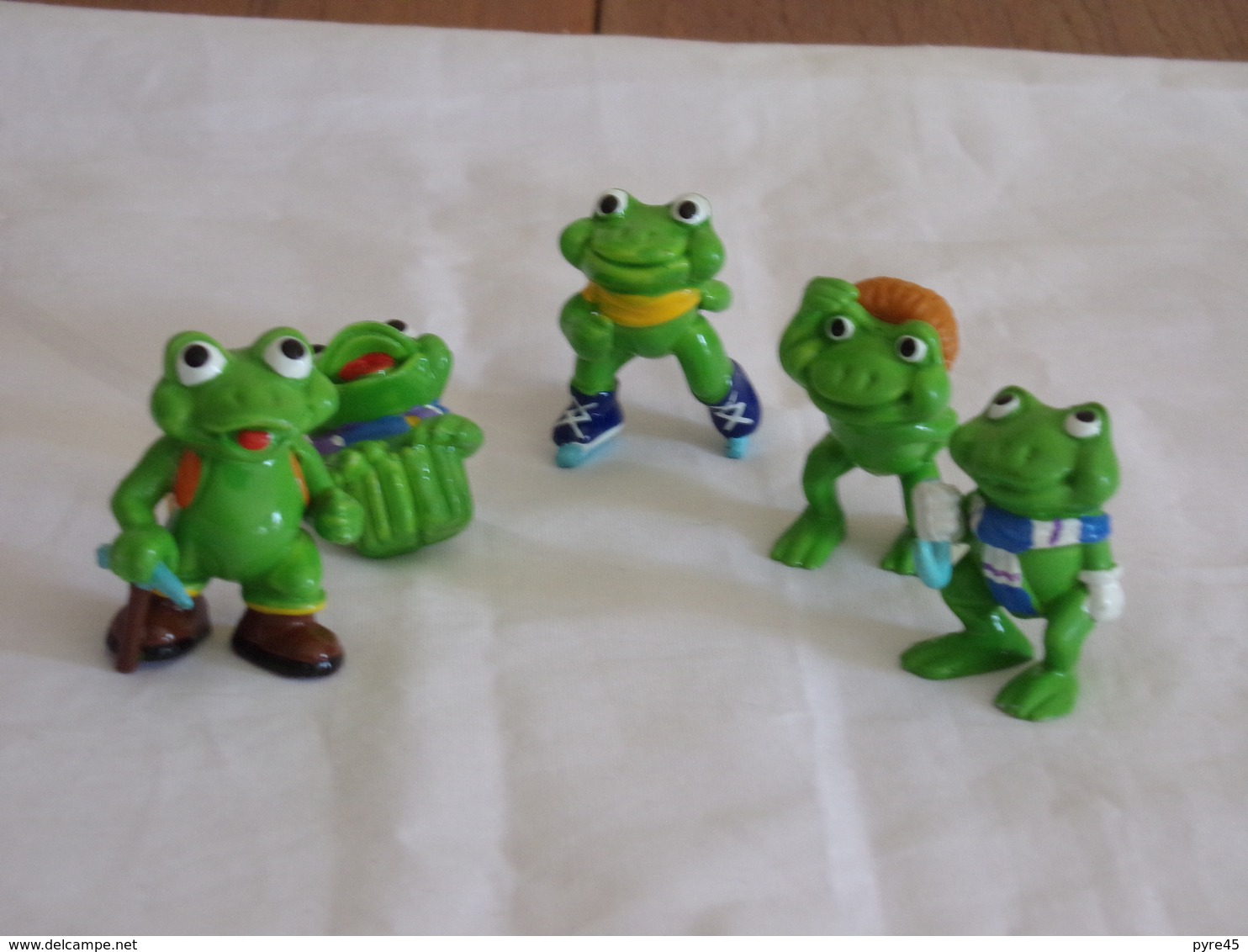 Figurines ( 5 ) Kinder " Famille Grenouille " - Other & Unclassified