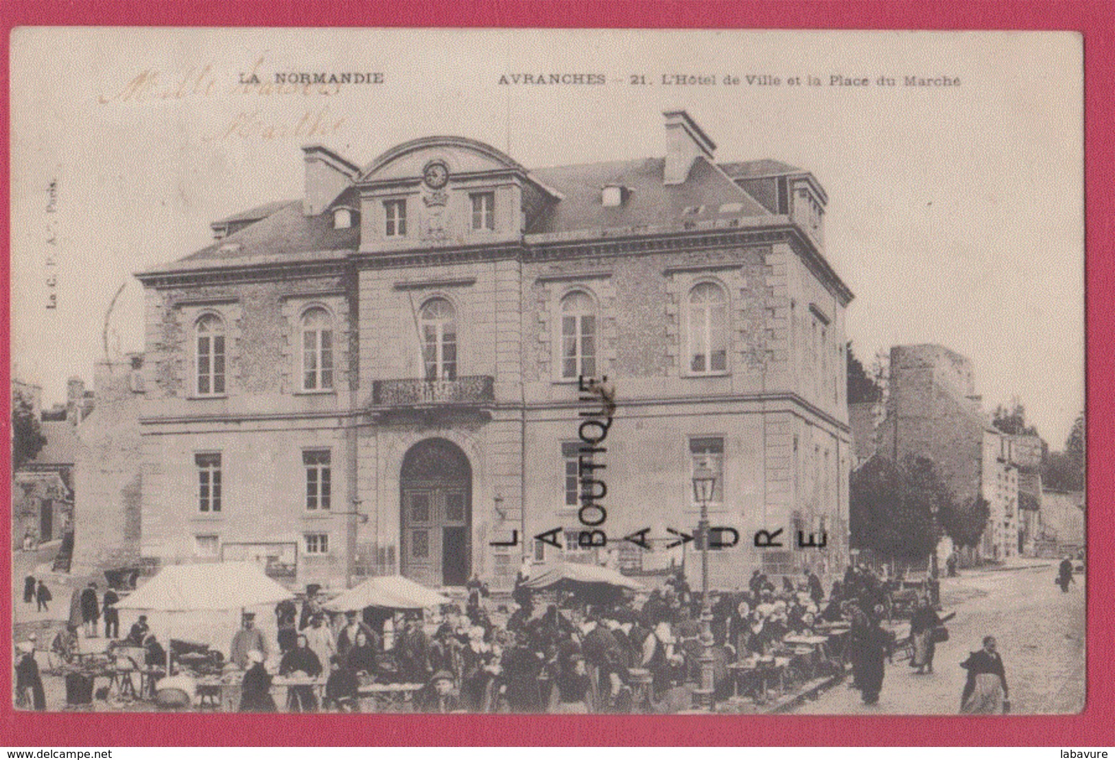 50 - AVRANCHES----L'Hotel De Ville Et La Place Du Marché--animé--precurseur - Avranches