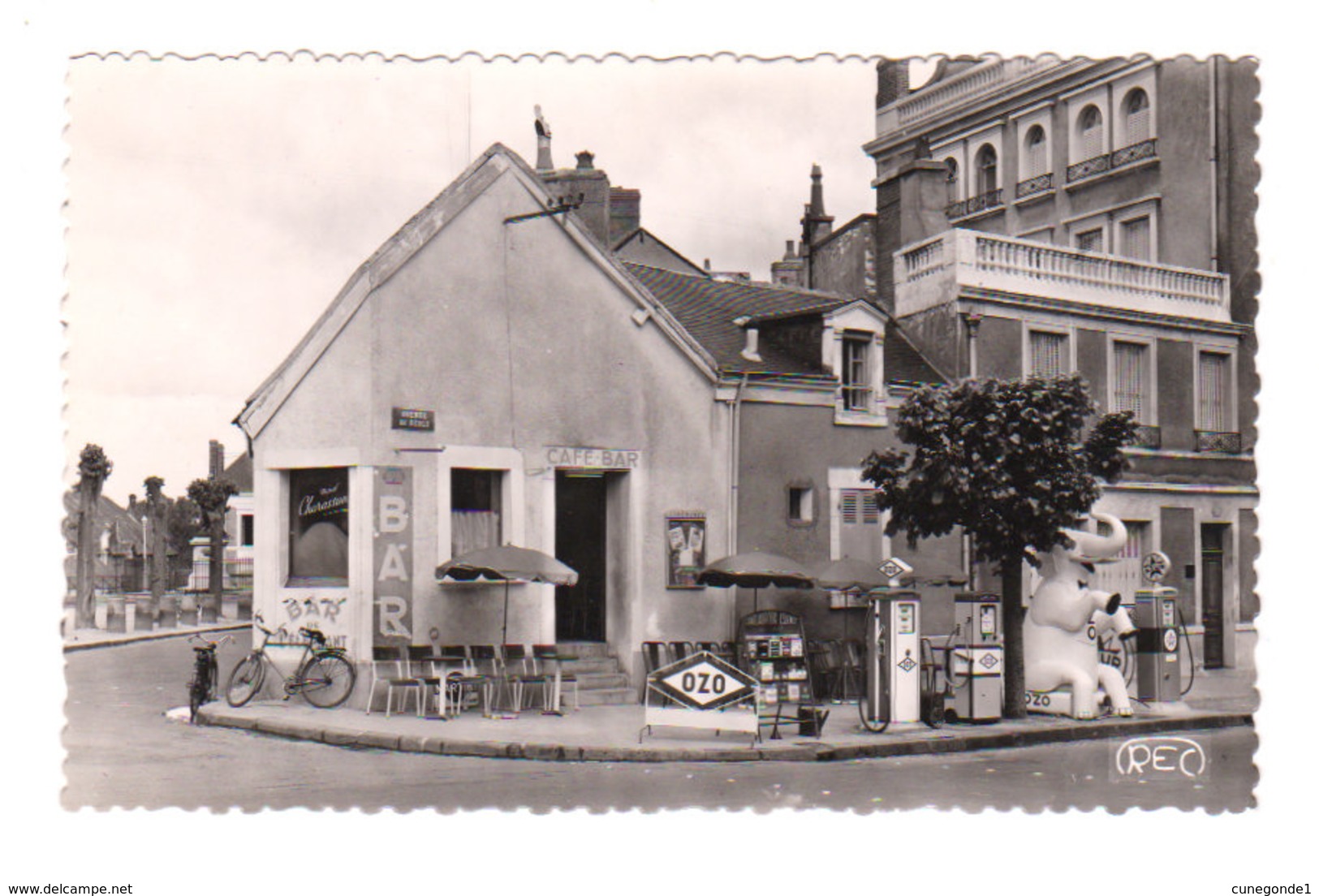 CPSM CHATEAUROUX : Bar-Essence L'Eléphant, Avenue De Déols, Plutôt RARE - Cliché Photo Ray Châteauroux - 2 Scans - Chateauroux