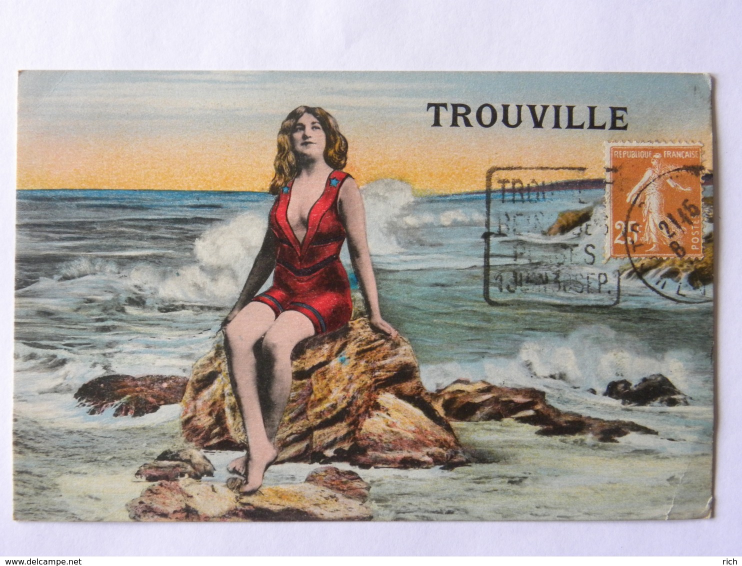 CP (14) Calvados - TROUVILLE - Daguin - Femme En Maillot Assise Sur Un Rocher - Trouville