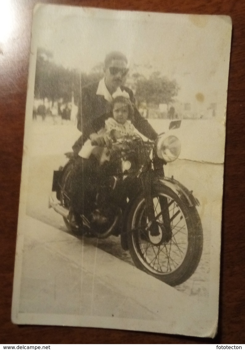 Fotografia - Uomo Con Bambina In Moto - Motorcycle, Motorbike - Non Classificati